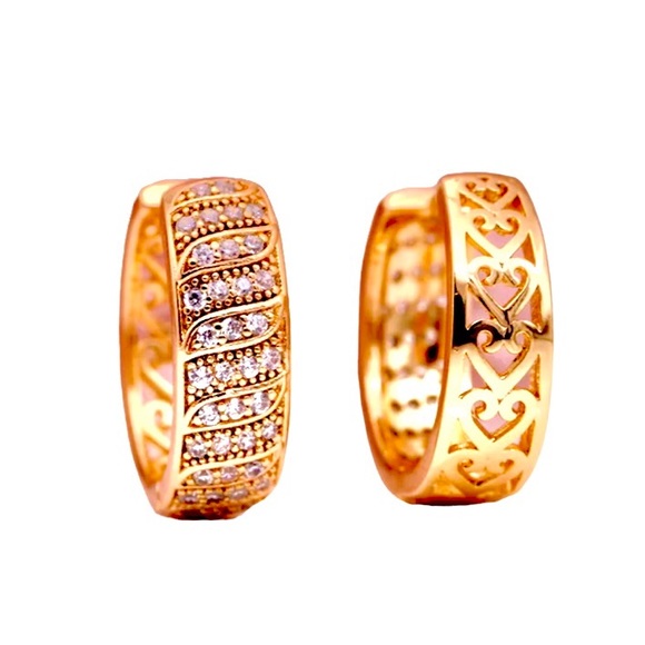 Oval Hoop Reversible Earrings - Picture 4 of 7